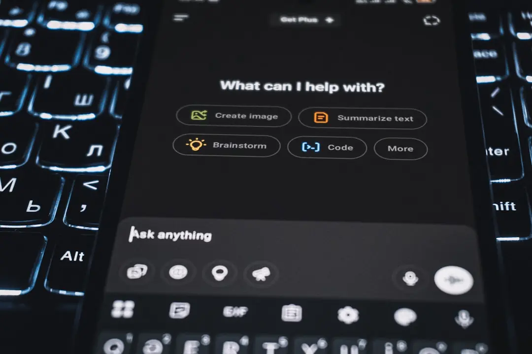 comparação entre query de texto e query de voice search seo em dispositivo móvel