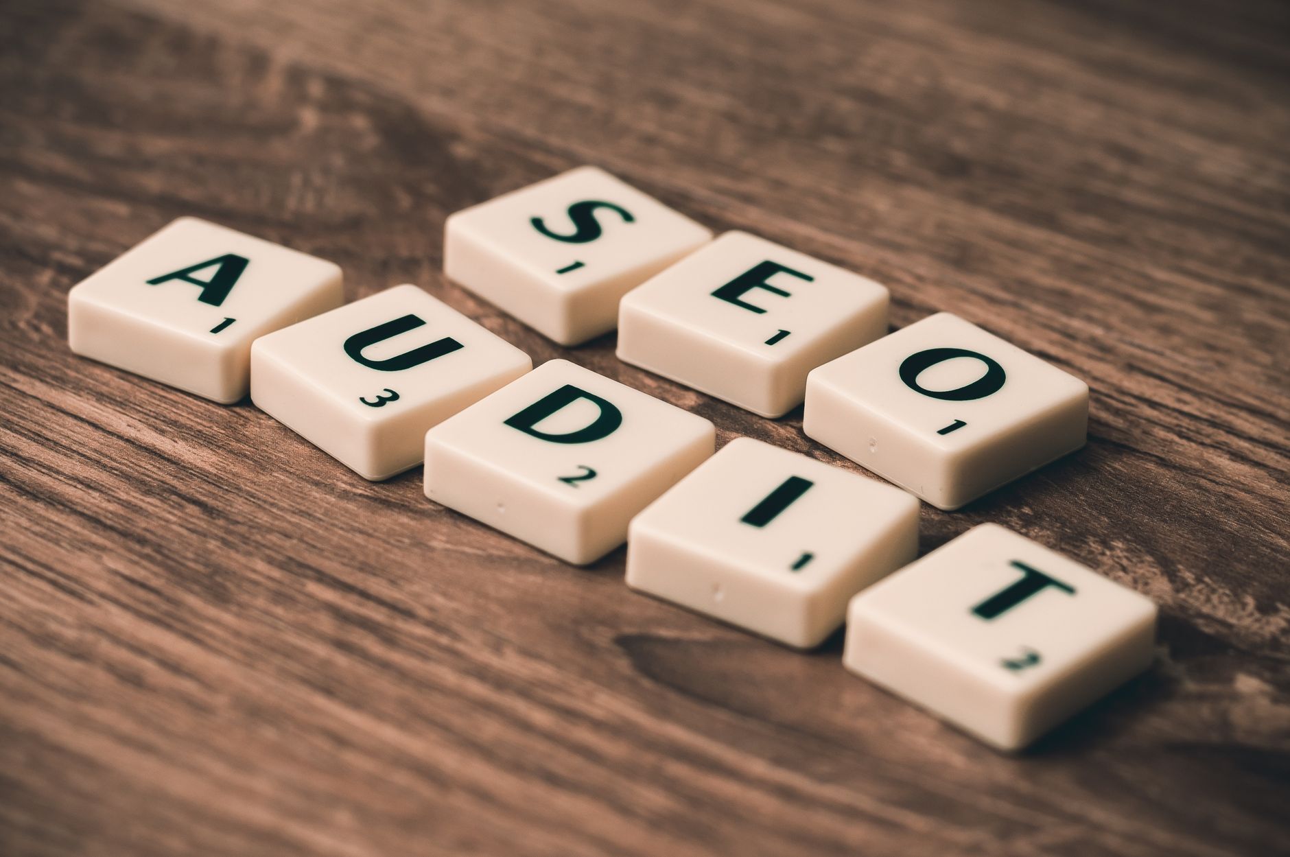 Comparativo entre agência e consultoria seo para indústria